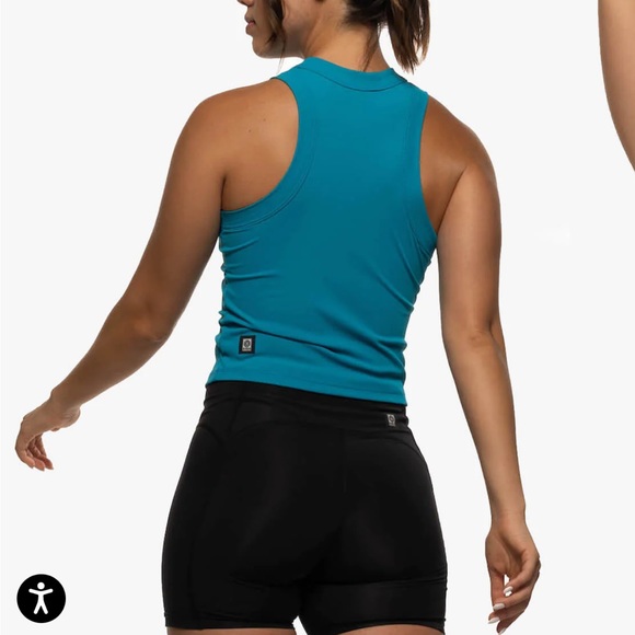 Jolyn Dalia Basic Top - Picture 2 of 7